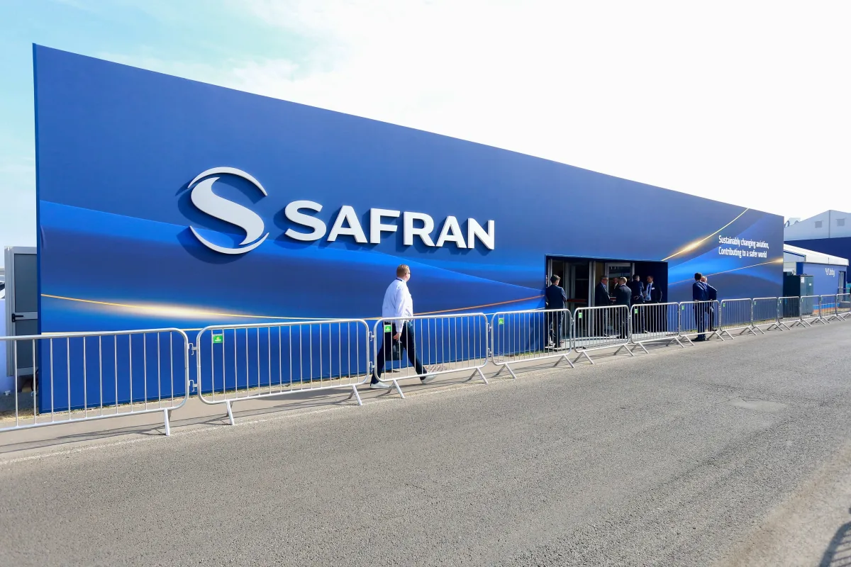Pabellón de Safran en la Feria Aeroespacial de Farnborough, donde autoridades de Querétaro dieron seguimiento a las inversiones y compromisos de la empresa francesa en la entidad.