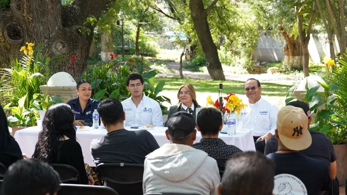 Representantes de centros de atención a las adicciones participan en una jornada del CECA sobre la actualización del protocolo de clausura, que prioriza los derechos y el bienestar de las personas usuarias.